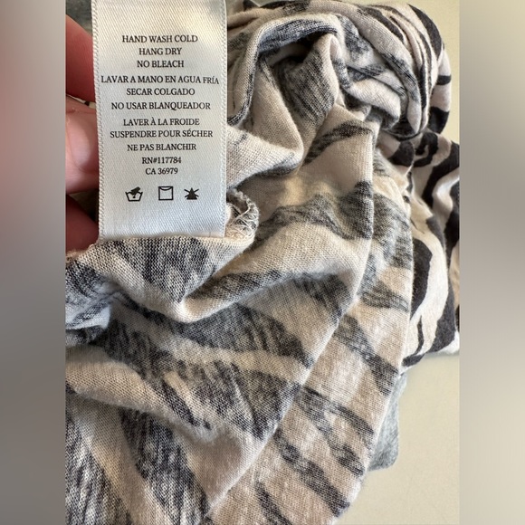 RAILS Cara Tiger Striped VNeck Tee T-Shirt Top Ivory Black Linen Blends Blouse - Picture 14 of 16